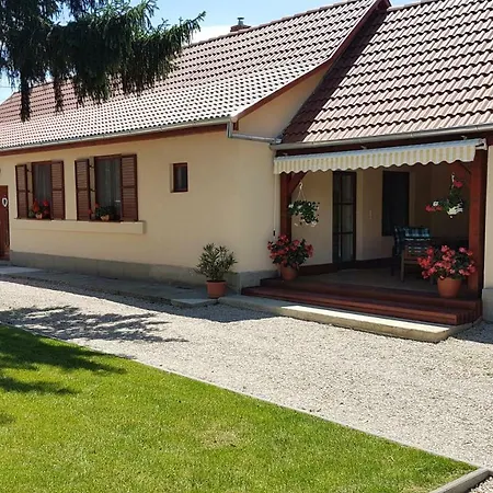 Konukevi Ilona Vendeghaz Dinnyés