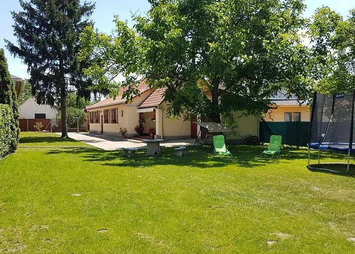 Ilona Vendeghaz * Dinnyés