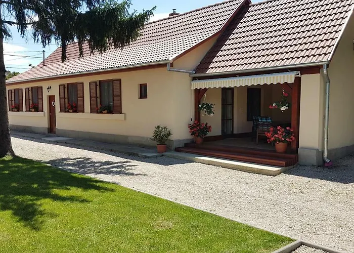 Konukevi Ilona Vendeghaz Dinnyés