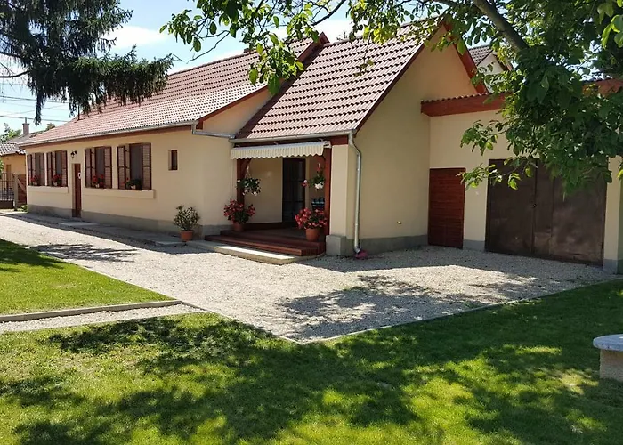 Konukevi Ilona Vendeghaz Dinnyés