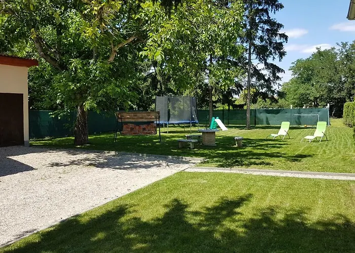 Ilona Vendeghaz Dinnyés